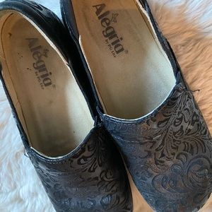 Alegria slip on shoes (Dansko style). Black Leather. Size 38